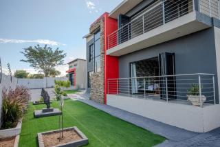 Grace House, Mkhuhlu, spacious 4-bedroom house - Belfast - 8