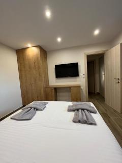 Victoria's Apartments - 1