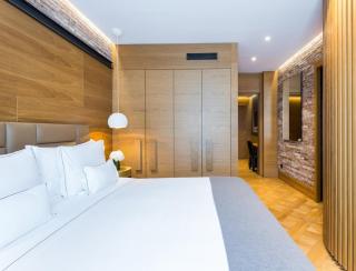 El DE Empire Suite Near Delhi Airport - 3