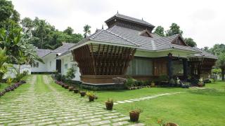 Kudajadri Heritage Pool Homestay Kothamangalam - Kotamangalam - 1