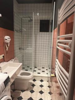 Local Hotel - Tbilisi - 9
