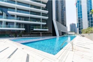 Experience Iconic Burj Khalifa Views from Your Cozy Getaway with Pool - Dubai - 7