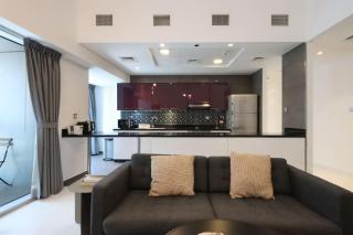 Livbnb-Spacious 2 BR in Dubai Marina with Balcony - 2