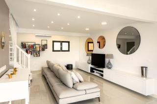 OFFICIELLE Villa Zabricot - Villa de Prestige - Idéal Groupe x14 - Vacances & Team Building - Vue Mer & Lagon 180 - Piscine Privée - Clim - Jardin - Terrasse - Barbecue - Gym - Pétanque - 10min Plages - Service PREMIUM - 2