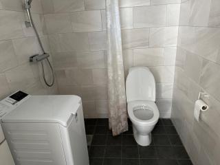 Stockholm Apartment - Sleeps 4 & Free Parking - 5