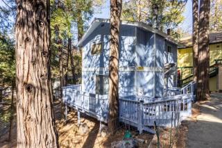 Cozy 2BR Retreat Near Lake Grego with Mountain Views - Crestline - 5