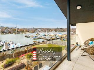 Creek View - A Tranquil Waterside Retreat with a Touch of Luxury and Pontoon - Wootton Bridge - 0