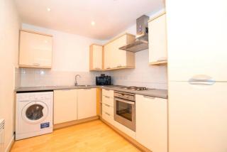 Buick House, Kingston Upon Thames - Kingston upon Thames - 6