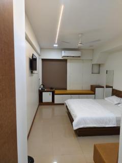 Hotel Spark Inn - Ahmedabad - 2