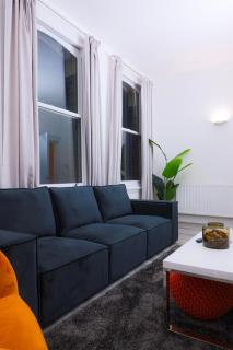 3 bed, 2 bath with terrace & local entertainment - Londra - 0
