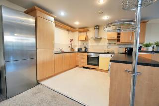 Cancer Square Apt FREE Parking sleeps 8 - Liverpool - 8