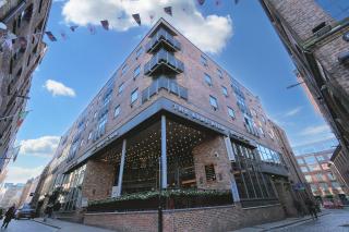 Cancer Square Apt FREE Parking sleeps 8 - Liverpool - 4