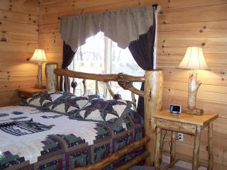 Luxury Vacation Rental with a Hot Tub for Rent in Clyde, North Carolina - Clyde - 9