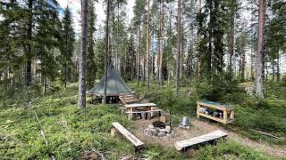 Remote Lakeside Bell Tent with Outdoor Sauna in Finland - 8