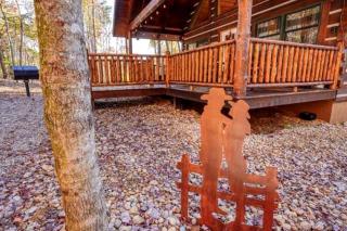 Romantic Getaways to this Rustic Cabin Rental with Stone Fireplace in Logan, Ohio - Logan - 3