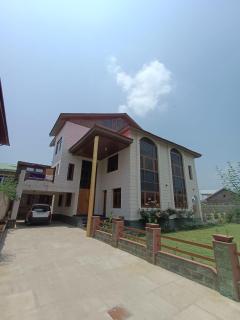 Labeeks Villa - Srinagar - 0