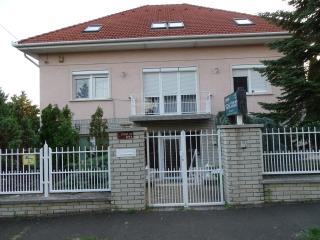 苹果酒店 - Budapest - 0