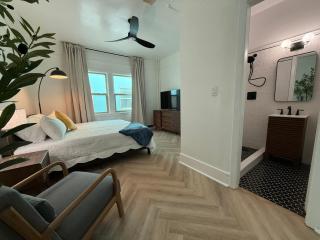 203 Vintage Escape in a 1930s Gem - 3