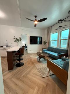 203 Vintage Escape in a 1930s Gem - 2