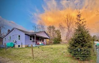 Giggling Creek Cottage - BedJet! King Sized! Gazebo, 45 Acres, Arcades, Nintendo, more - Henry - 9