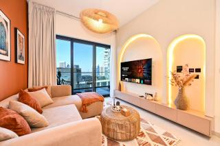 Luxurious One Bed Near Dubai Mall with Burj and Canal View - 5