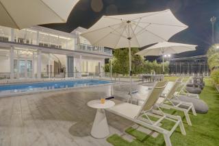 ELIVAAS Meraki Villa - Luxe 6 BHK Glass Villa With Private Pool, Balcony, Garden & Gazebo - Lonavala - 8