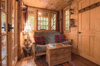 Magical Tree House Rental in the Woods near Syracuse for Glamping in New York State - - 8