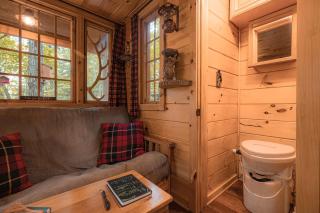 Magical Tree House Rental in the Woods near Syracuse for Glamping in New York State - - 7