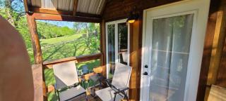 Tree House Glamping Destination near the Ozarks, with River Access for Swimming and Fishing - Berryville - 8