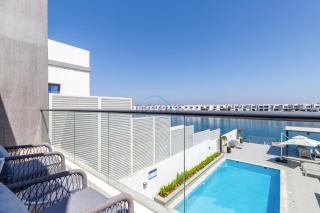 Pool and Sea Views 3BR and Assistant's Room Villa with Beach Access and BBQ Facilities, Sharm - Al Dana Villa, Al Dana Island by Deluxe Holiday Homes - Fujaira - 7