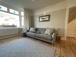 Harmonious Family Home in Westbury-on-Trym - 2