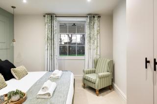 Opulent 2-bed Retreat with Garden - Bristol - 2