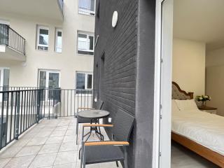 Danube 3 Beds with Big Balcony parking 10euro a day - Budapest - 8