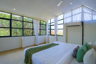 ELIVAAS Jade Arbóur Santorini-Inspired 3-BHK Villa with Private Pool & Panoramic Hill Views - Rāma - 2