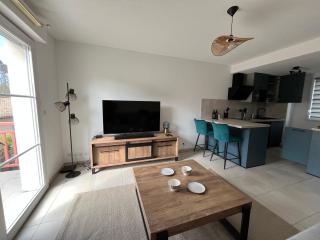 Charmant T2 rénové avec balcon, proche plage et commerces - Arès - 9