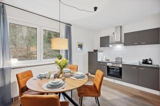 MAISUITES Sperling - Zentrale Ferienwohnung mit Boxspringbett, Kaffeevollautomat, WLAN & seitlichem Seeblick - Mölln - 5