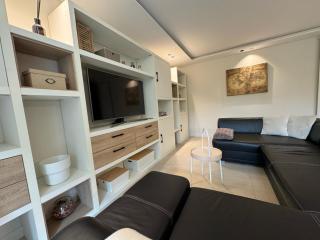 Modern T3 renovated with new pool terrace and box - Écully - 8
