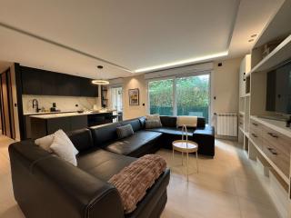 Modern T3 renovated with new pool terrace and box - Écully - 7