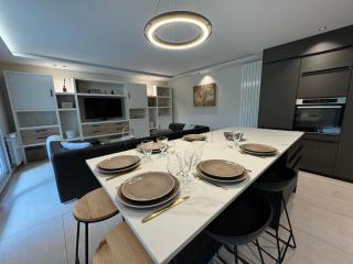 Modern T3 renovated with new pool terrace and box - Écully - 0