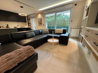 Modern T3 renovated with new pool terrace and box - Écully - 4