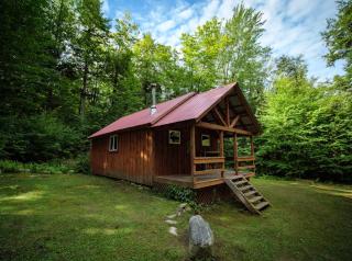 Cozy Off-Grid Cabin Nestled in the Trees in Sunderland, Vermont - Sunderland - 0