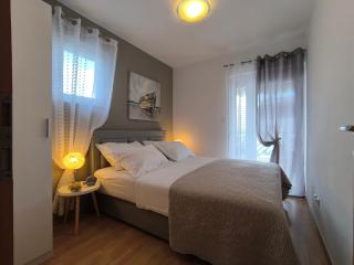 Villa Seaview with pool - Apartment Yellow - Trogir - 8