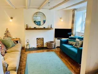 Great Value, Sleeps 6 Beautifully Decorated Cottage in Lyme Regis Great Location,Only a Few Minutes Walk from the Sea ,Beaches , Town and Restaurants - 8