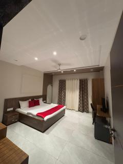 Royal Queen Family Homestay - 2