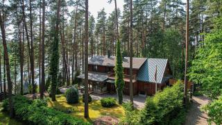 Villa Emerald - - 0