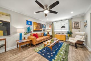 Urban-eclectic Downtown Condo W Parking, Sleeps 4 - Atlanta - 9