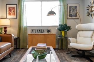Urban-eclectic Downtown Condo W Parking, Sleeps 4 - Atlanta - 5