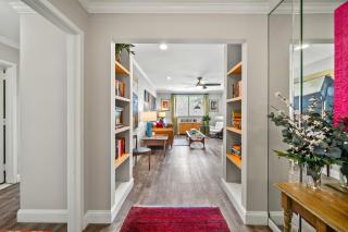 Urban-eclectic Downtown Condo W Parking, Sleeps 4 - Atlanta - 6