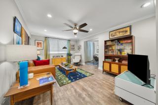 Urban-eclectic Downtown Condo W Parking, Sleeps 4 - Atlanta - 7