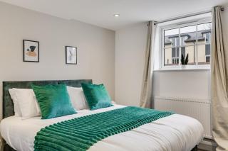 Stylish stay Ware town with parking - 2
